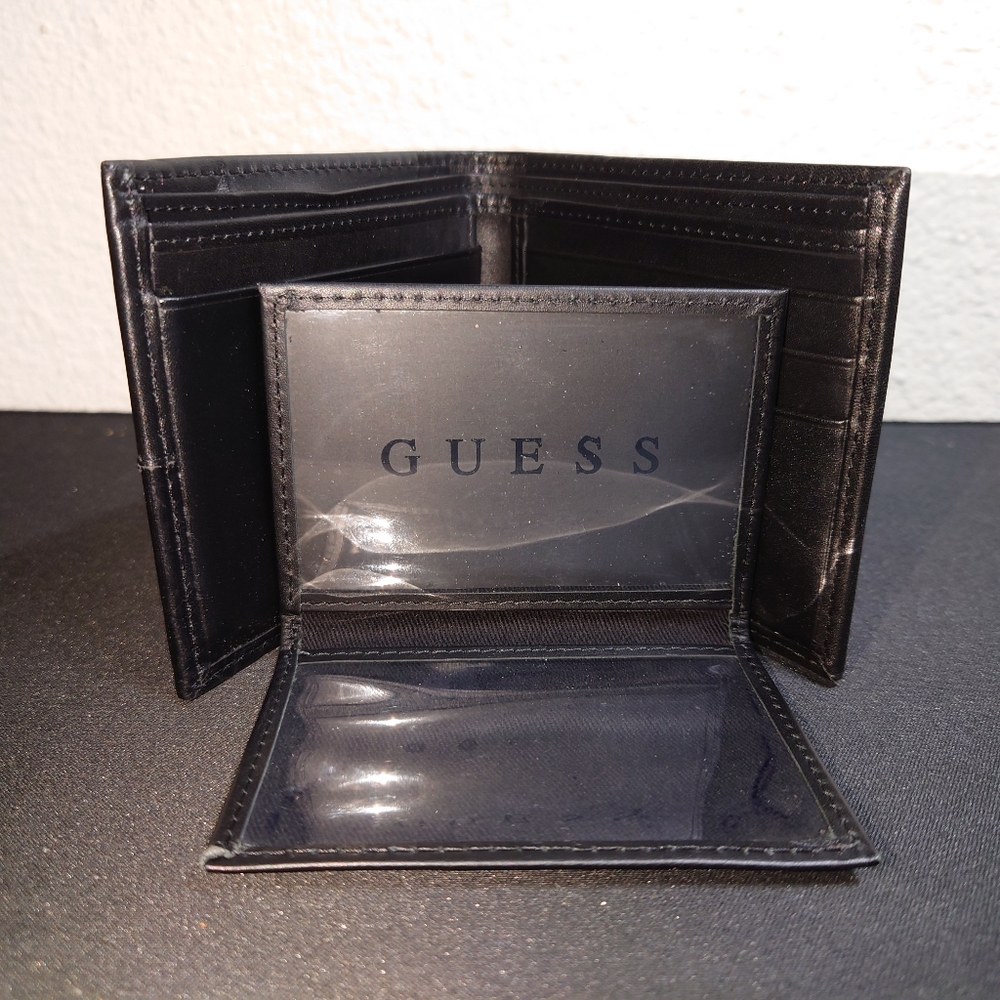 NEW Guess bifold wallet